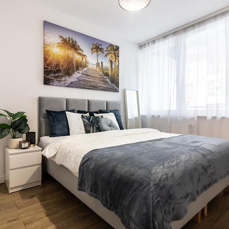 Apartament Near Sky Tower Free Parking For 2 Cars Wrocław Eksteriør bilde